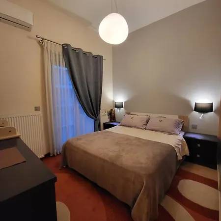 Cozy Apartment In Front Of The Park-3